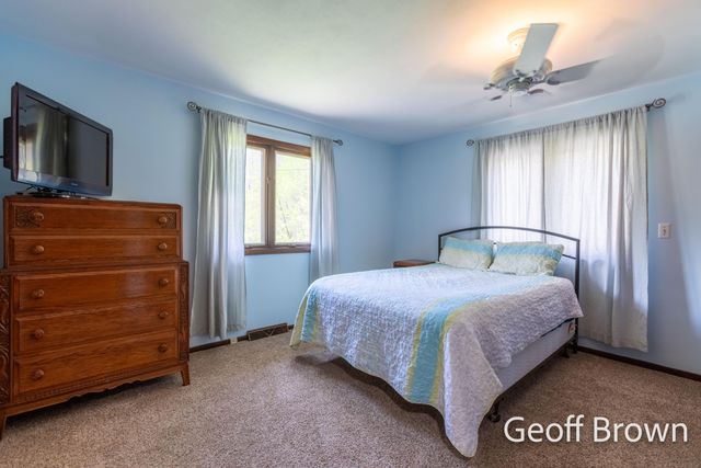 4145 11 Mile Road NE, Rockford, MI 49341