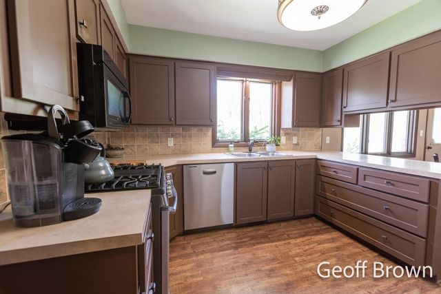 4145 11 Mile Road NE, Rockford, MI 49341