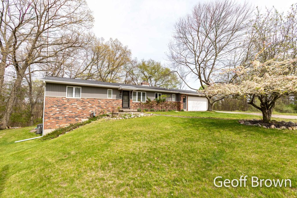 4145 11 Mile Road NE, Rockford, MI 49341