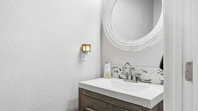 22 N Sand Palm Road 15, Freeport, FL 32439