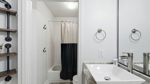 22 N Sand Palm Road 15, Freeport, FL 32439