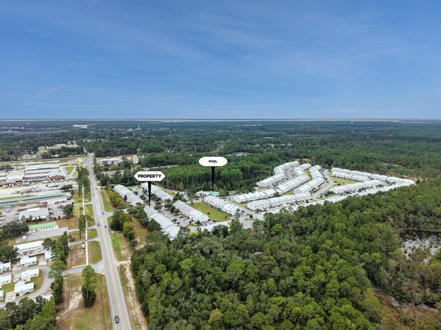 22 N Sand Palm Road 15, Freeport, FL 32439