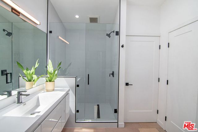 2843 S Holt Avenue, Los Angeles, CA 90034