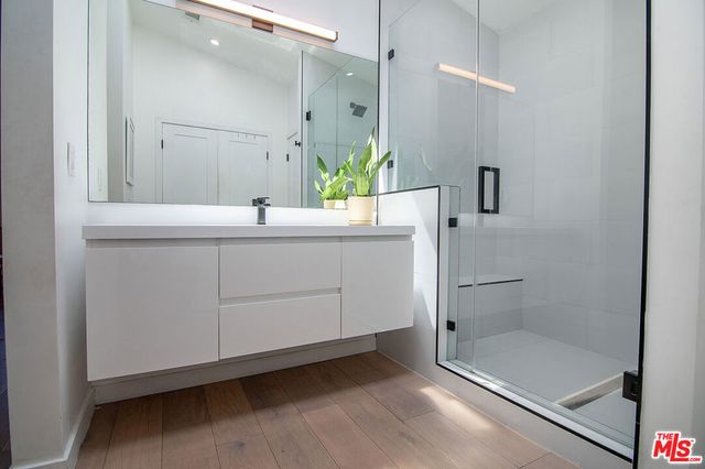 2843 S Holt Avenue, Los Angeles, CA 90034