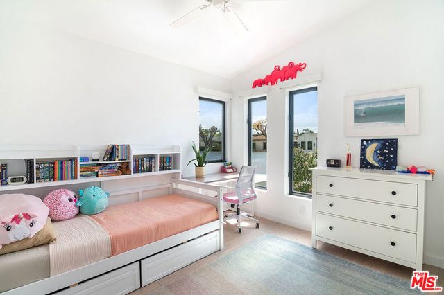 2843 S Holt Avenue, Los Angeles, CA 90034