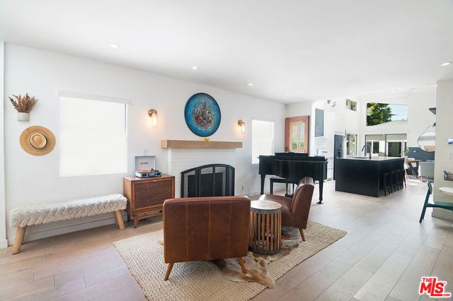 2843 S Holt Avenue, Los Angeles, CA 90034