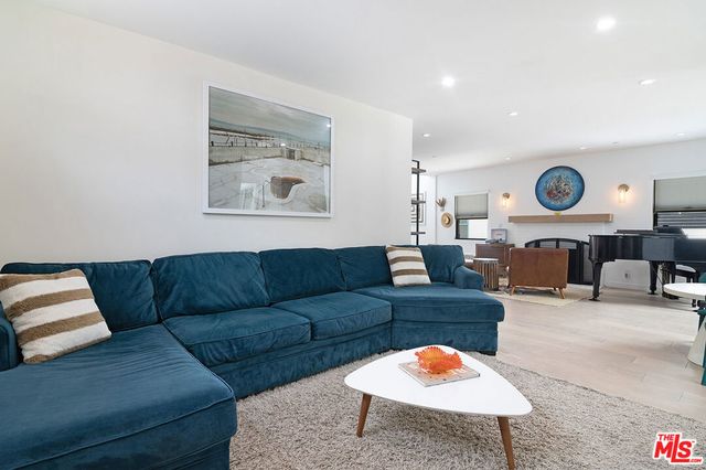 2843 S Holt Avenue, Los Angeles, CA 90034