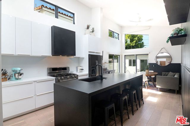 2843 S Holt Avenue, Los Angeles, CA 90034