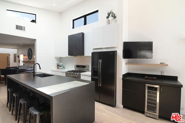 2843 S Holt Avenue, Los Angeles, CA 90034