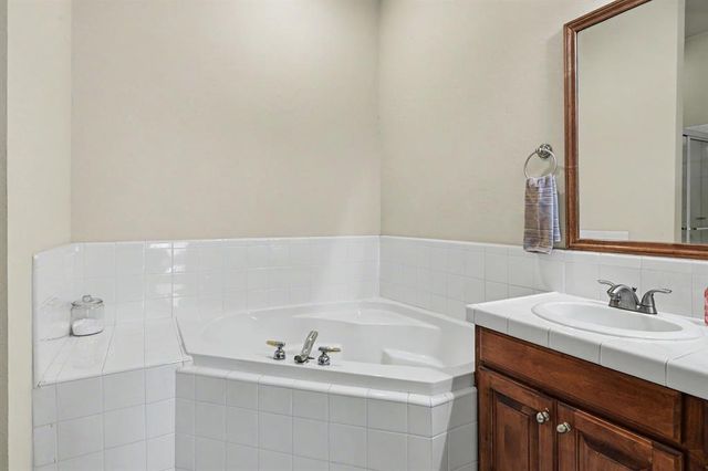 15419 Monarch Lane, Edmond, OK 73013