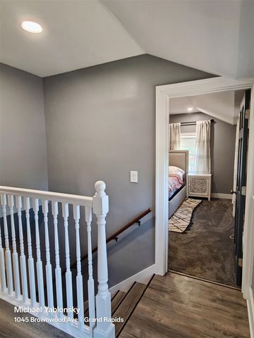 1045 Brownwood Avenue, Grand Rapids, MI 49504