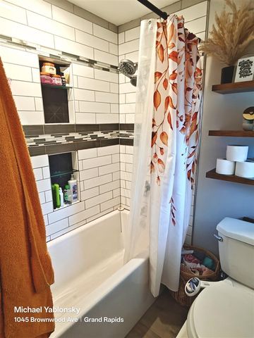 1045 Brownwood Avenue, Grand Rapids, MI 49504