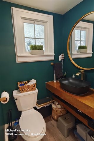 1045 Brownwood Avenue, Grand Rapids, MI 49504