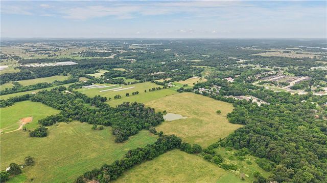 20098 E Dawn Hill East Road, Gentry, AR 72734