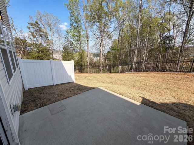 11122 Chalkbark Lane, Charlotte, NC 28262