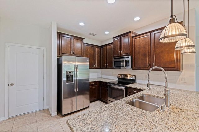 568 53RD AVENUE N, St Petersburg, FL 33703