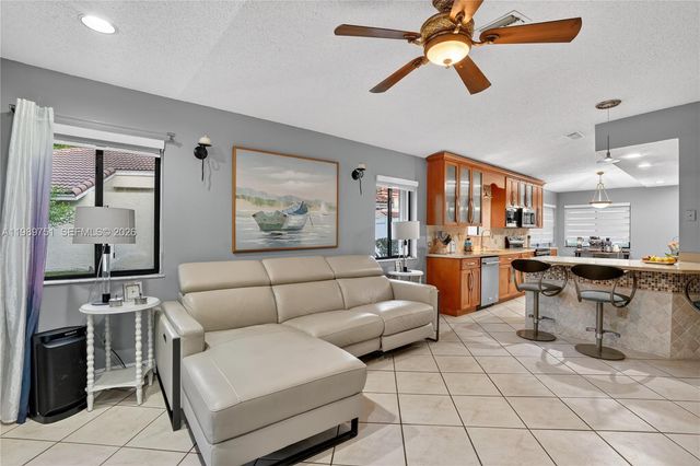 11501 SW 9th Ct, Pembroke Pines, FL 33025