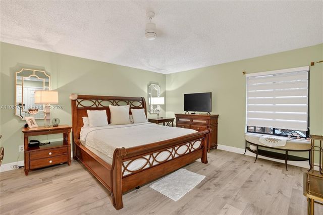 11501 SW 9th Ct, Pembroke Pines, FL 33025