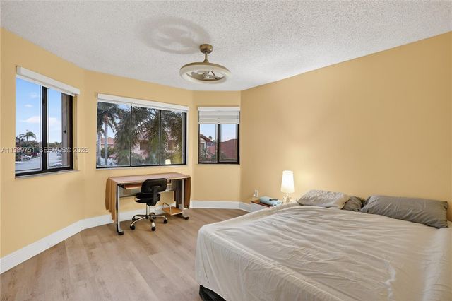 11501 SW 9th Ct, Pembroke Pines, FL 33025