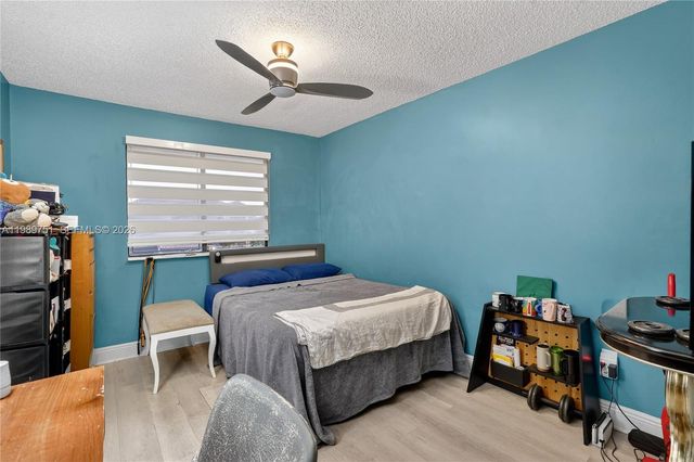 11501 SW 9th Ct, Pembroke Pines, FL 33025