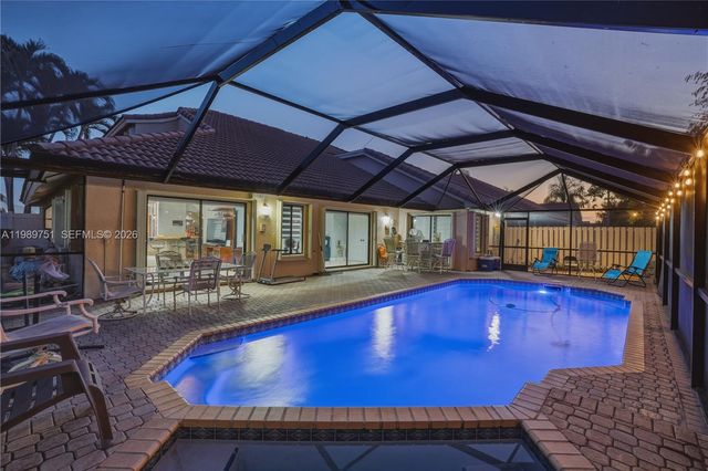 11501 SW 9th Ct, Pembroke Pines, FL 33025