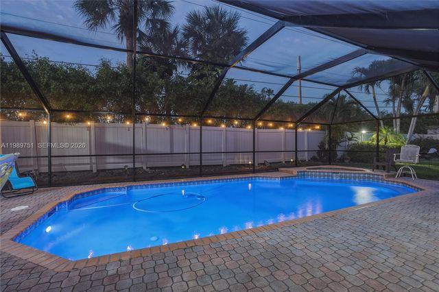 11501 SW 9th Ct, Pembroke Pines, FL 33025