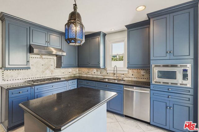 524 N Kilkea Drive, Los Angeles, CA 90048