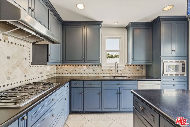 524 N Kilkea Drive, Los Angeles, CA 90048