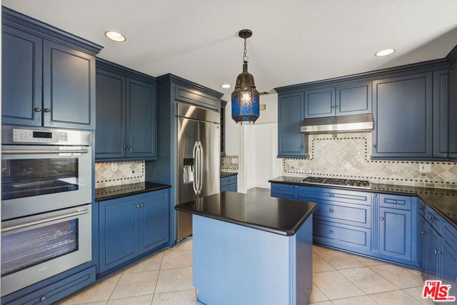 524 N Kilkea Drive, Los Angeles, CA 90048