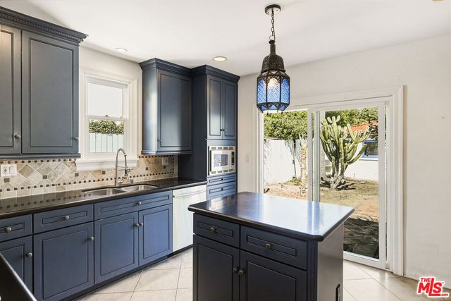 524 N Kilkea Drive, Los Angeles, CA 90048