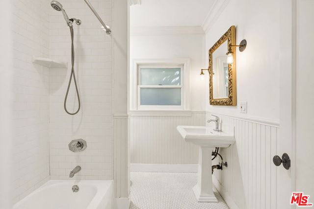 524 N Kilkea Drive, Los Angeles, CA 90048