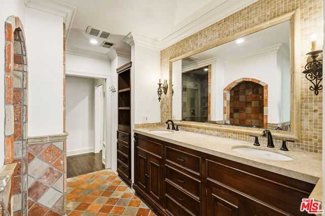 524 N Kilkea Drive, Los Angeles, CA 90048