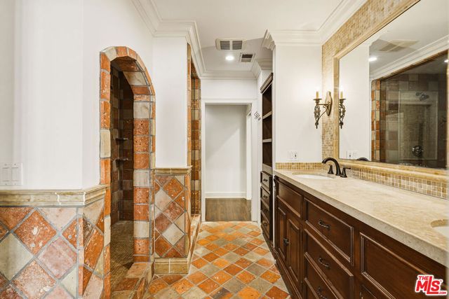 524 N Kilkea Drive, Los Angeles, CA 90048