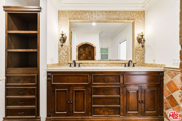 524 N Kilkea Drive, Los Angeles, CA 90048