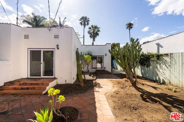 524 N Kilkea Drive, Los Angeles, CA 90048