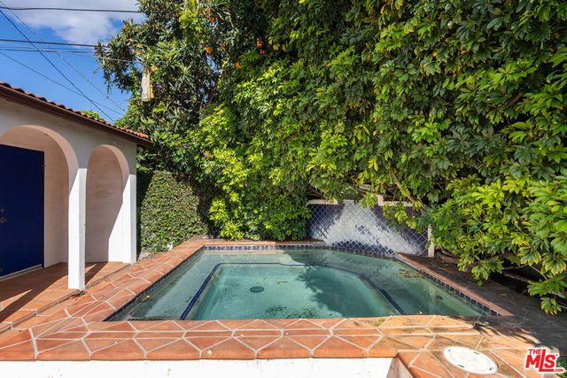 524 N Kilkea Drive, Los Angeles, CA 90048