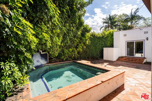 524 N Kilkea Drive, Los Angeles, CA 90048