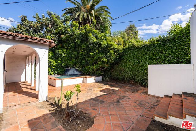 524 N Kilkea Drive, Los Angeles, CA 90048