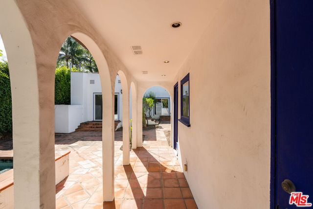 524 N Kilkea Drive, Los Angeles, CA 90048