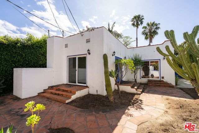 524 N Kilkea Drive, Los Angeles, CA 90048