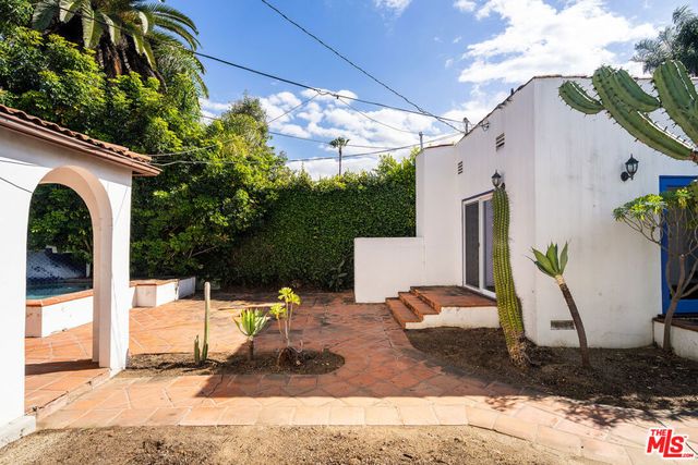 524 N Kilkea Drive, Los Angeles, CA 90048