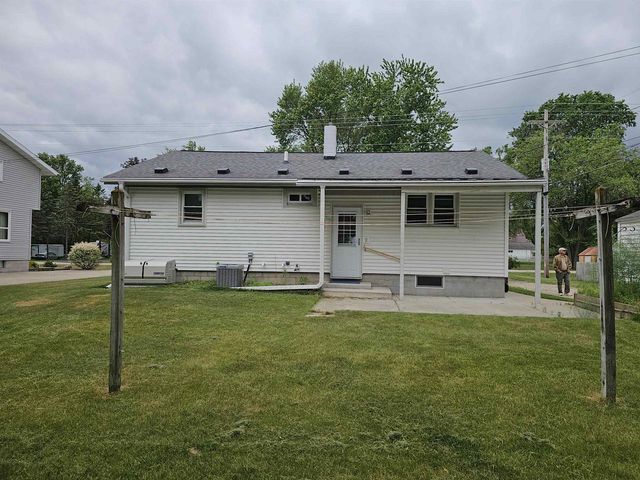 817 HIGH STREET, Wild Rose, WI 54984