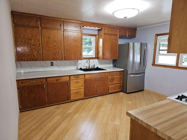 817 HIGH STREET, Wild Rose, WI 54984