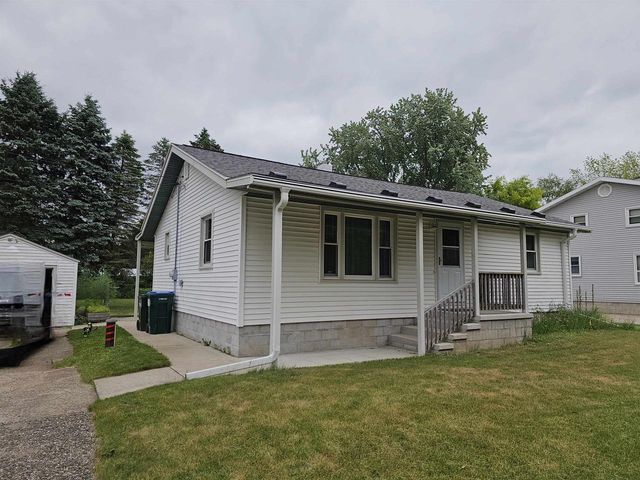 817 HIGH STREET, Wild Rose, WI 54984