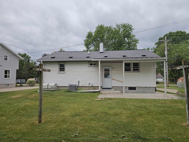 817 HIGH STREET, Wild Rose, WI 54984