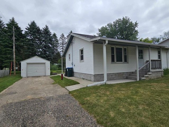 817 HIGH STREET, Wild Rose, WI 54984