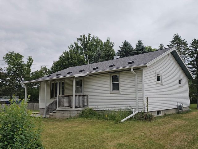 817 HIGH STREET, Wild Rose, WI 54984