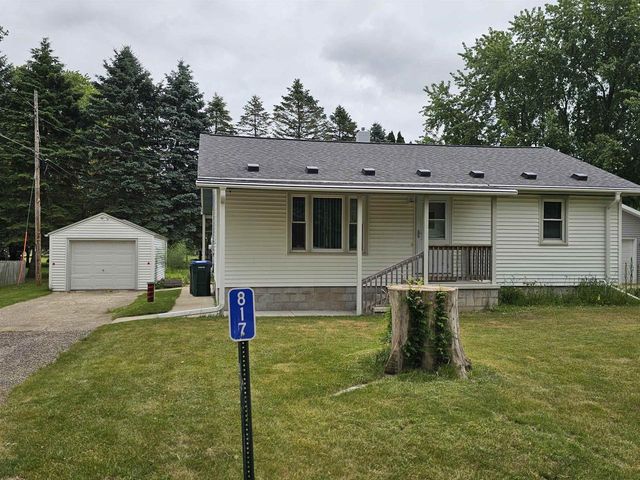 817 HIGH STREET, Wild Rose, WI 54984