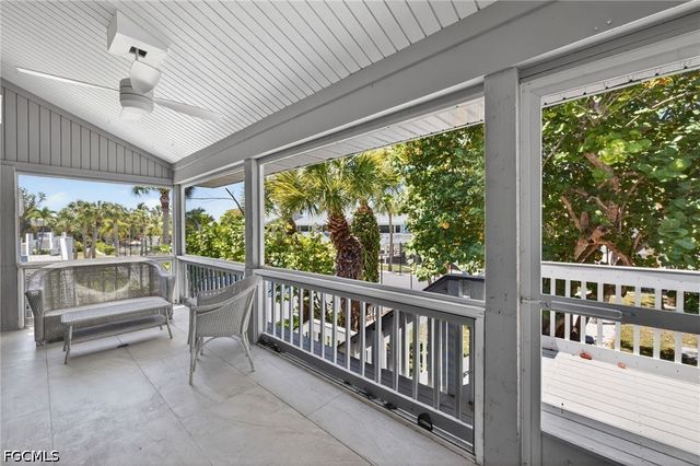 745 Cardium ST, Sanibel, FL 33957