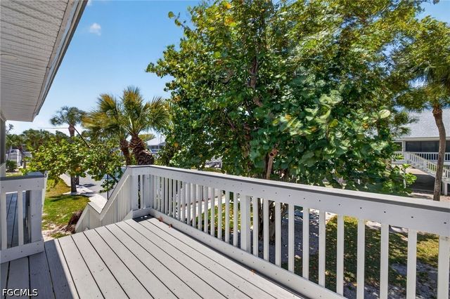 745 Cardium ST, Sanibel, FL 33957